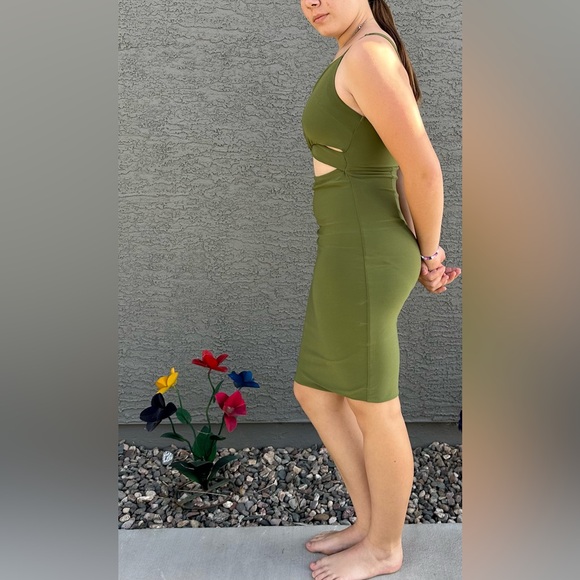 Mura Boutique Cross Bodice Bare Midriff Jersey Midi Dress Olive Green ZB6 - Picture 10 of 10